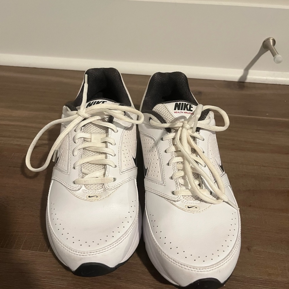 Nike Men's White and Black Athletic Shoes